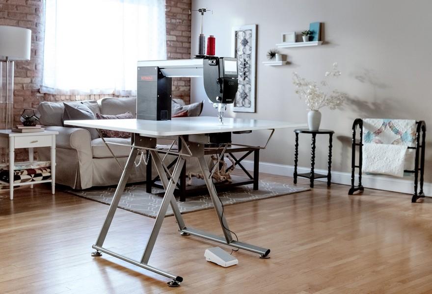 Bernina Q16 with Folding Table