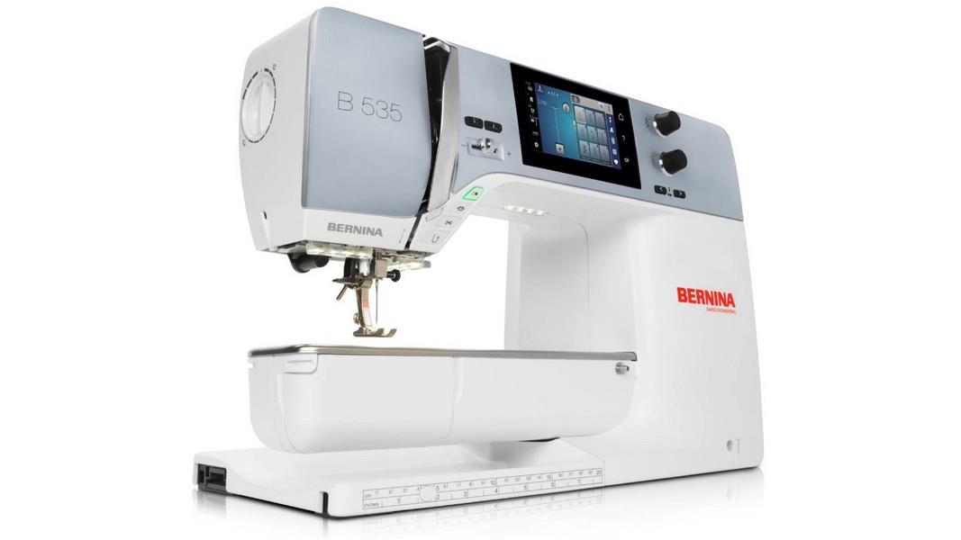 BERNINA 535 - Free Walking Foot & Extension Table !!
