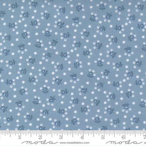 Nantucket Summer Fairground Small Floral Light Blue