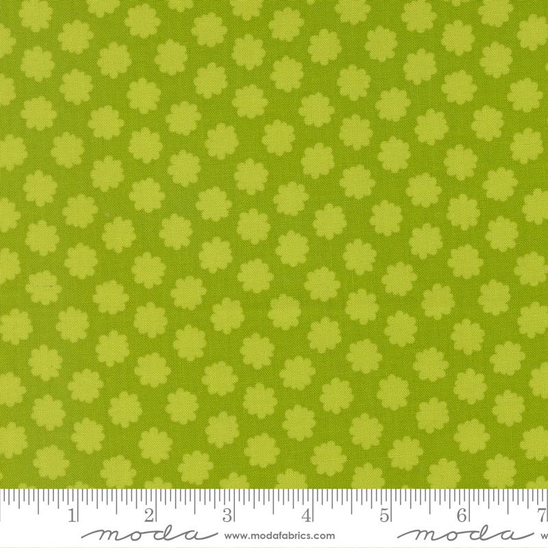 Scenery Puffball Elizabeth Hartman - Lime