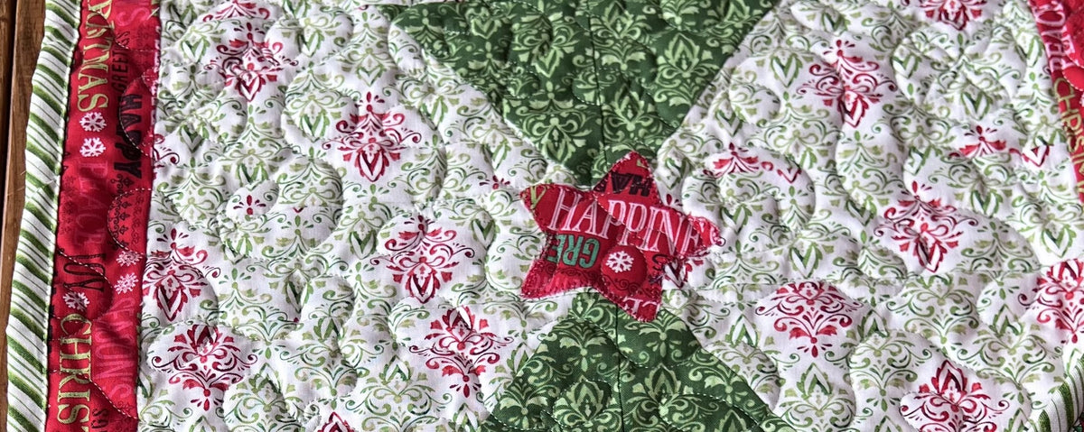 Holiday Greetings Christmasmas Tree Table Runner Kit