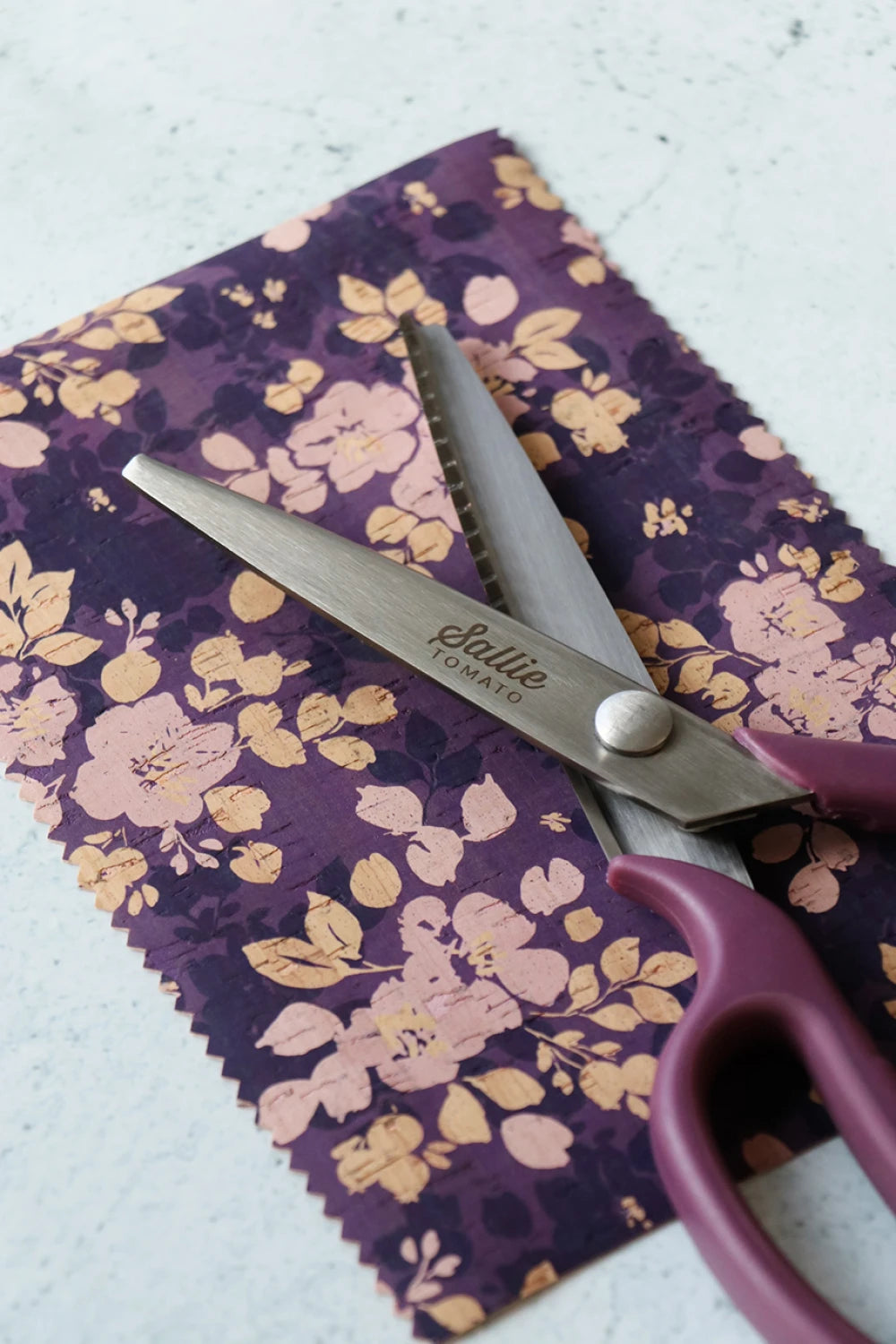 Sallie Tomato Pinking Shears & Leather Sheath