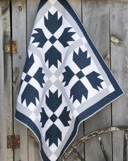 GO! Bear's Paw 14" Finished available in Canada at The Quilt Store